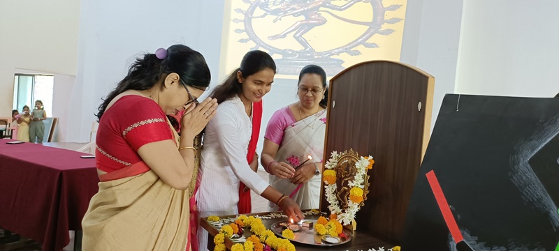 Principal mam performing Pooja of Natraj